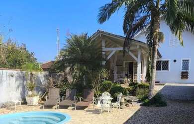 Imagem 3: Casa com 210 m² em localização privilegiada com área de festas e piscina