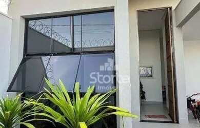 Imagem: A casa possui 4 Dormitórios, 2 Banheiros, 170m² de Área e