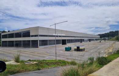 Imagem: O depósito possui 5 Vagas na garagem, 3.503m² de Área e