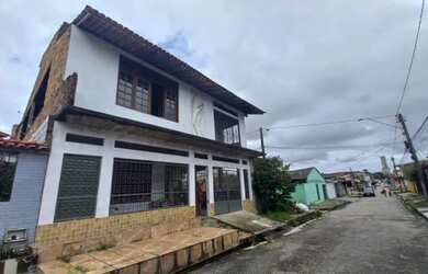 Imagem: A casa possui 5 Dormitórios, 2 Banheiros, 2 Vagas na garagem