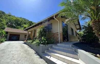 Imagem: O depósito possui 3 Vagas na garagem, 476m² de Área, Imóvel