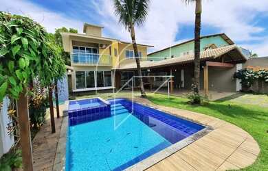 Imagem: A casa possui 4 Dormitórios, 3 Banheiros, 5 Vagas na garagem