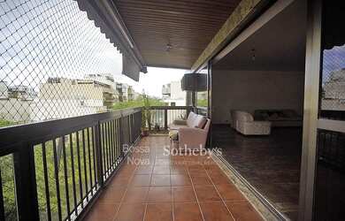 Imagem: O apartamento possui 4 Dormitórios, 4 Banheiros, 3 Vagas na