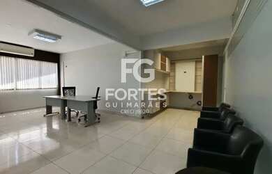 Imagem: O depósito possui 2 Vagas na garagem, 98m² de Área e está