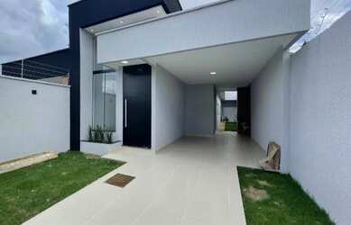 Imagem: A casa possui 3 Dormitórios, 3 Banheiros, 3 Vagas na garagem