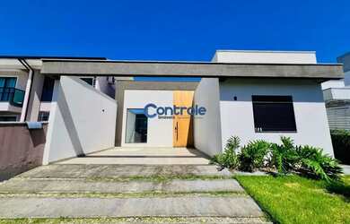 Imagem: A casa possui 3 Dormitórios, 2 Banheiros, 2 Vagas na garagem