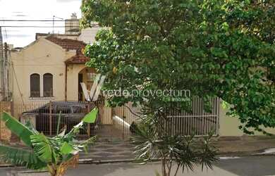 Imagem: A casa possui 4 Dormitórios, 1 Banheiro, 1 Vaga na garagem