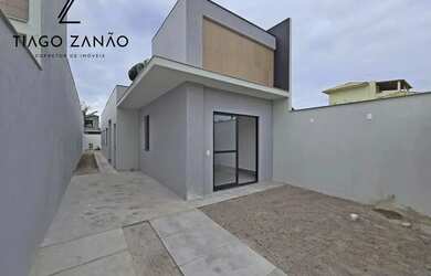 Imagem: A casa possui 3 Dormitórios, 1 Banheiro, 2 Vagas na garagem