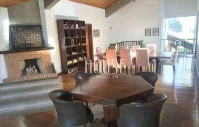 Imagem: A casa em condomínio possui 5 Dormitórios, 5 Banheiros, 5