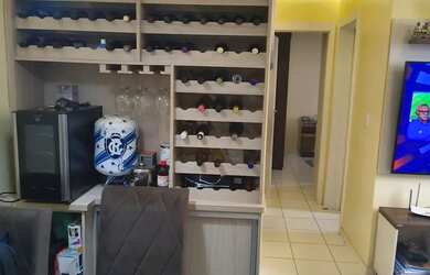 Imagem: O apartamento possui 1 Dormitório, 1 Banheiro, 1 Vaga na garagem