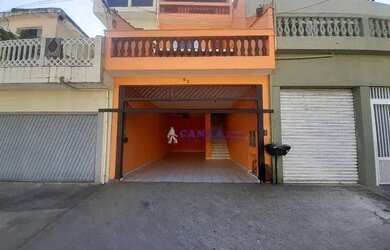 Imagem: A casa possui 3 Dormitórios, 3 Banheiros, 3 Vagas na garagem