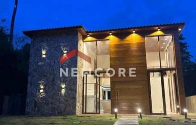 Imagem: A casa em condomínio possui 4 Dormitórios, 2 Banheiros, 4