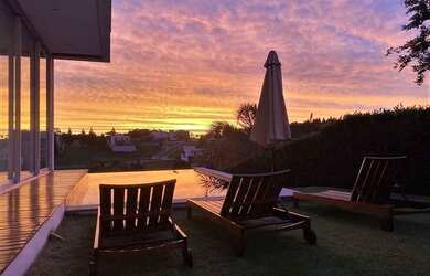 Imagem: A casa em condomínio possui 4 Dormitórios, 5 Banheiros, 3