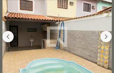 Imagem: A casa possui 2 Dormitórios, 2 Banheiros, 2 Vagas na garagem