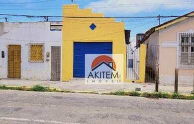 Imagem: A casa possui 4 Dormitórios, 2 Banheiros, 1 Vaga na garagem