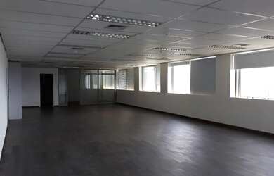 Imagem: O depósito possui 237m² de Área e está localizado em Centro