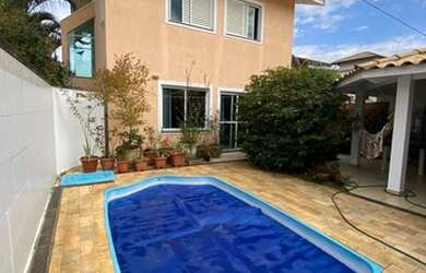 Imagem: A casa em condomínio possui 3 Dormitórios, 4 Banheiros, 2