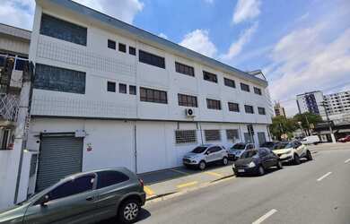 Imagem: O apartamento possui 4 Banheiros, 3 Vagas na garagem, 527m²