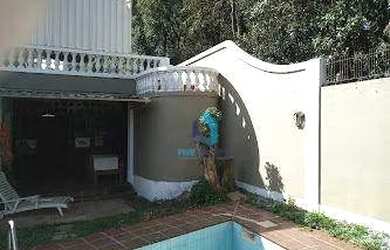 Imagem: A casa possui 4 Dormitórios, 4 Banheiros, 5 Vagas na garagem