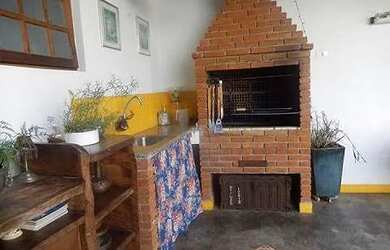 Imagem: A casa possui 2 Dormitórios, 1 Banheiro, 1 Vaga na garagem