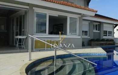 Imagem: A casa em condomínio possui 5 Dormitórios, 5 Banheiros, 5