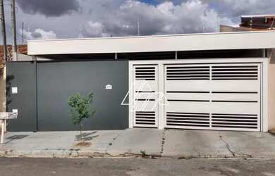 Imagem: A casa à venda possui 3 Dormitórios, 2 Banheiros, 2 Vagas