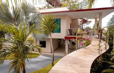 Imagem: A casa possui 3 Dormitórios, 3 Banheiros, 2 Vagas na garagem