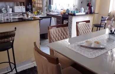 Imagem: A casa possui 3 Dormitórios, 1 Banheiro, 80m² de Área e