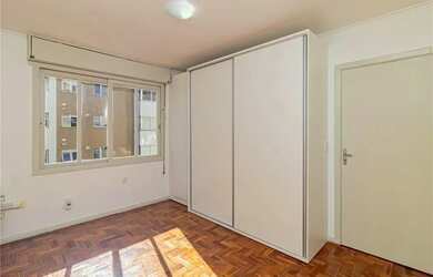Imagem 12: Apartamento com 2 Dormitorio s localizado a no bairro Mont Serrat em Porto...