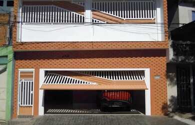 Imagem: A casa possui 3 Dormitórios, 2 Banheiros, 2 Vagas na garagem