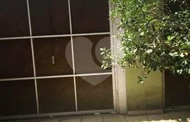 Imagem: A casa possui 4 Dormitórios, 4 Banheiros, 2 Vagas na garagem