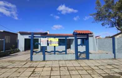 Imagem: A casa possui 3 Dormitórios, 1 Banheiro, 1 Vaga na garagem