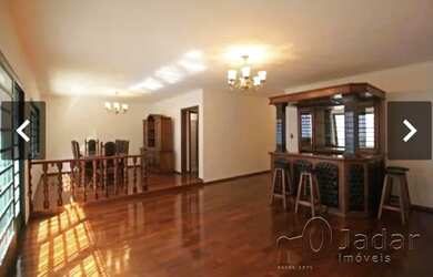 Imagem: O depósito possui 4 Vagas na garagem, 256m² de Área e está