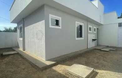 Imagem: A casa possui 2 Dormitórios, 1 Banheiro, 2 Vagas na garagem