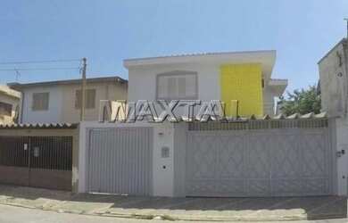 Imagem: A casa possui 4 Dormitórios, 4 Banheiros, 4 Vagas na garagem