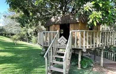 Imagem: A casa em condomínio possui 5 Dormitórios, 5 Banheiros, 5