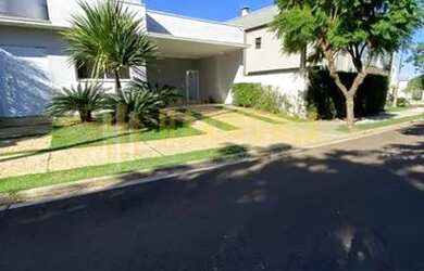 Imagem: A casa em condomínio possui 3 Dormitórios, 4 Banheiros, 4