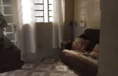 Imagem: A casa possui 2 Dormitórios, 1 Banheiro, 80m² de Área e