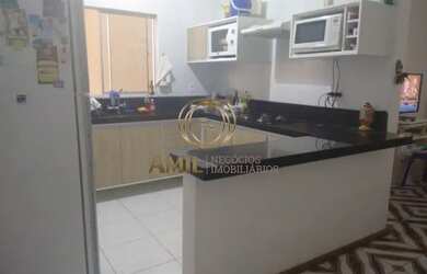 Imagem: A casa possui 2 Dormitórios, 2 Banheiros, 3 Vagas na garagem