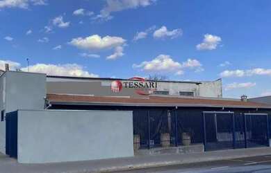 Imagem: O depósito possui 3 Vagas na garagem, 75m² de Área e está