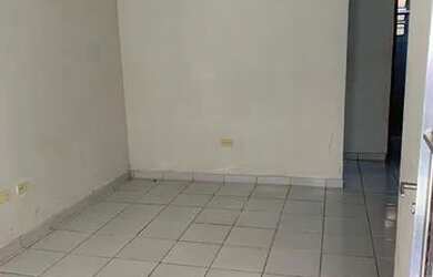 Imagem: A casa em condomínio possui 3 Dormitórios, 1 Banheiro, 1 Vaga