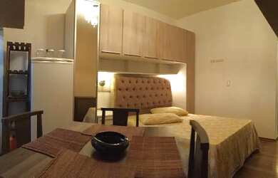 Imagem: A casa possui 1 Dormitório, 1 Banheiro, 1 Vaga na garagem