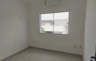 Imagem: A casa possui 1 Dormitório, 1 Banheiro, 1 Vaga na garagem