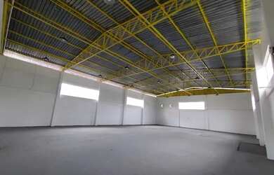 Imagem: O depósito possui 5 Vagas na garagem e está localizado em