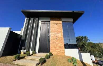 Imagem: A casa em condomínio possui 3 Dormitórios, 3 Banheiros, 4