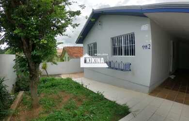 Imagem: A casa possui 4 Dormitórios, 1 Banheiro, 1 Vaga na garagem