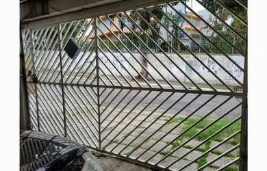 Imagem: A casa possui 3 Dormitórios, 4 Banheiros, 2 Vagas na garagem