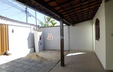 Imagem: A casa possui 3 Dormitórios, 1 Banheiro, 3 Vagas na garagem