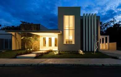 Imagem: A casa em condomínio possui 5 Dormitórios, 5 Banheiros, 5