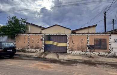 Imagem: A casa possui 5 Dormitórios, 5 Banheiros, 2 Vagas na garagem